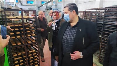 وكيل وزارة التربية والتعليم يتفقد مصنع إنتاج الوجبات الغذائية المدرسية بالعريش