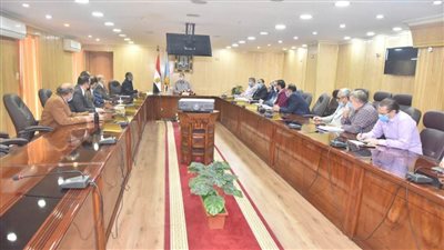 محافظ أسيوط يتابع توصيل المرافق لمجمع الصناعات الصغيرة والمتوسطة