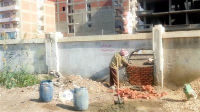 غلق المعابر غير القانونية بسور السكة الحديد بسندوب