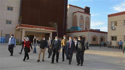 رصف طريق مستشفى ملوي واستبدال معدات تنقية المياه بوحدة الغسيل الكلوي بأبوقرقاص