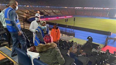 بالصور.. الكشف على الحاضرين بمقصورة استاد القاهرة 