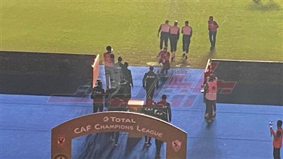 طاقم حكام نهائي القرن يعاين ملعب ستاد القاهرة (صور)