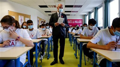 الشرطة الفرنسية تستمع لأقوال تلميذ انتقد مدرس الرسوم المسيئة