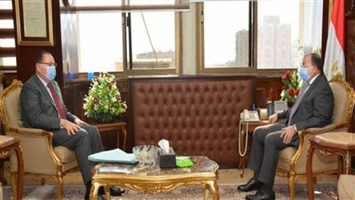 وزير التنمية المحلية يبحث مع محافظ الشرقية معدلات تنفيذ المشروعات التنموية  