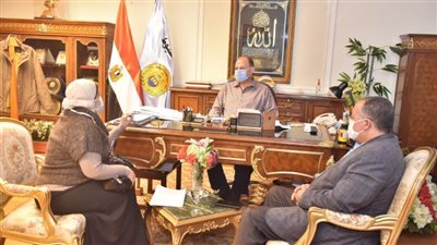 محافظ أسيوط يناقش معدلات الإنجاز في ملف التصالح على مخالفات البناء