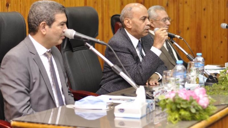 خلال الاجتماع