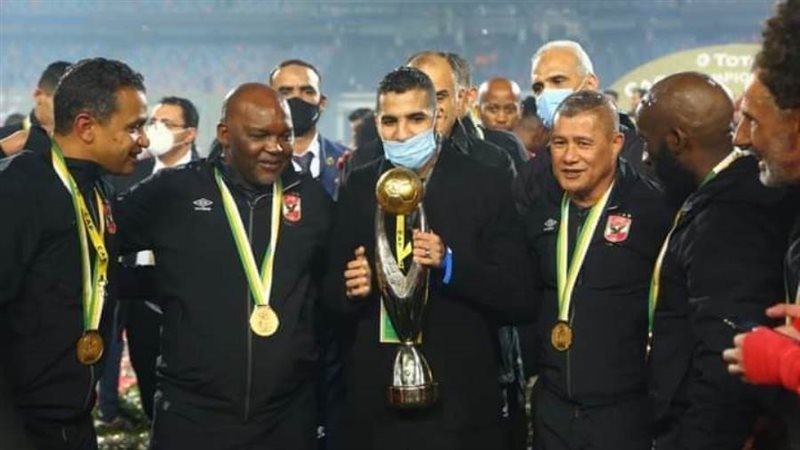 مؤمن زكريا يرفع كأس