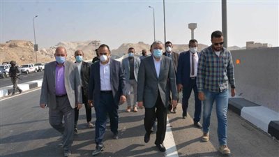 محافظ المنيا : تنفيذ 740 مشروعاً في قطاع الطرق والنقل بقيمة  6.3 مليار جنيه  