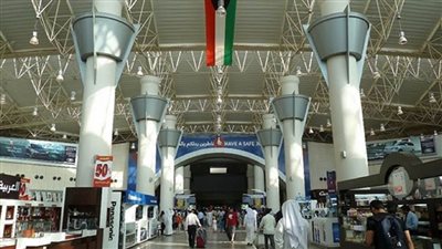 الكويت: لا نية لتجديد تأشيرات الزائرين وعليهم المغادرة 
