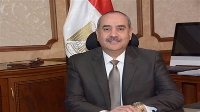 وزير الطيران فى جولة مفاجئة لمستشفى مصر للطيران