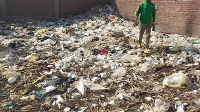 رئيس القرية يشدد علي رفع المخلفات وإصلاح شبكة الصرف