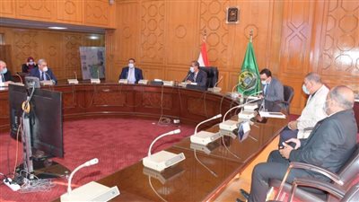 محافظ الإسماعيلية يكرم رئيس جامعة القناة