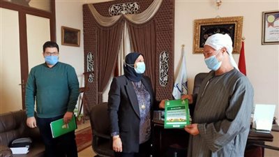 تسليم 24 عقد تقنين أراضي أملاك الدولة للمستفيدين بكفرالشيخ