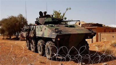 مسلحون يهاجمون 3 قواعد عسكرية فرنسية في مالي