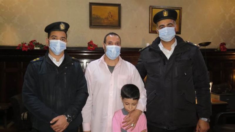 الطفل ورجال الشرطة