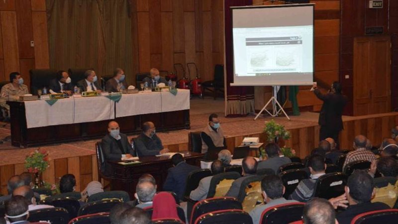 محافظ المنيا والاجهزة