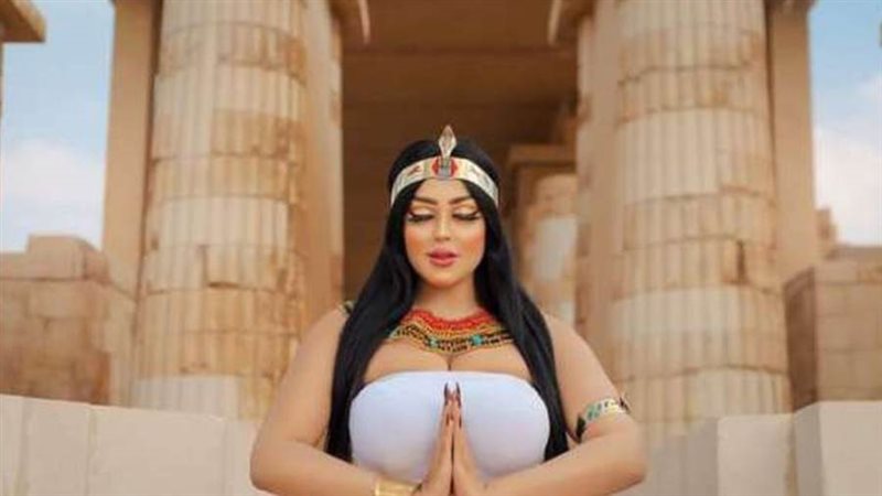 فتاة منطقة سقارة