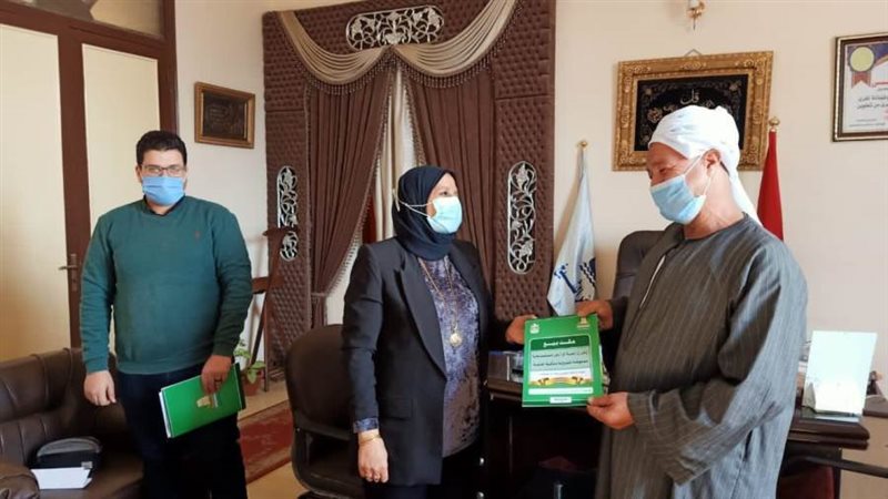 تسليم عقود أملاك