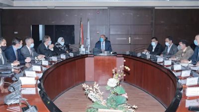 وزير النقل يبحث مع وفد 