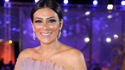 إنجي المقدم من القاهرة السينمائي: أنا زوجة كريم عبدالعزيز في 