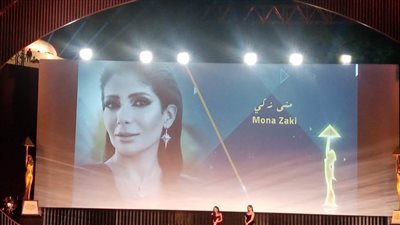 منى زكي بمهرجان السينما: مبسوطة بتكريمي وفخورة بعملي كممثلة