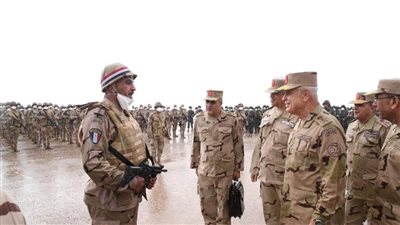  رئيس الأركان يشهد إجراءات الاصطفاف والاستعداد القتالي لعناصر تأمين القوات المسلحة 
