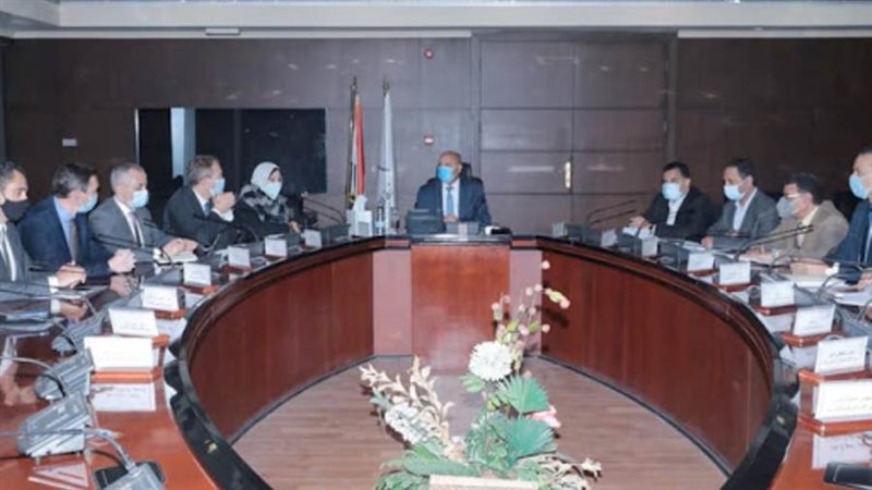 وزير النقل يبحث مع