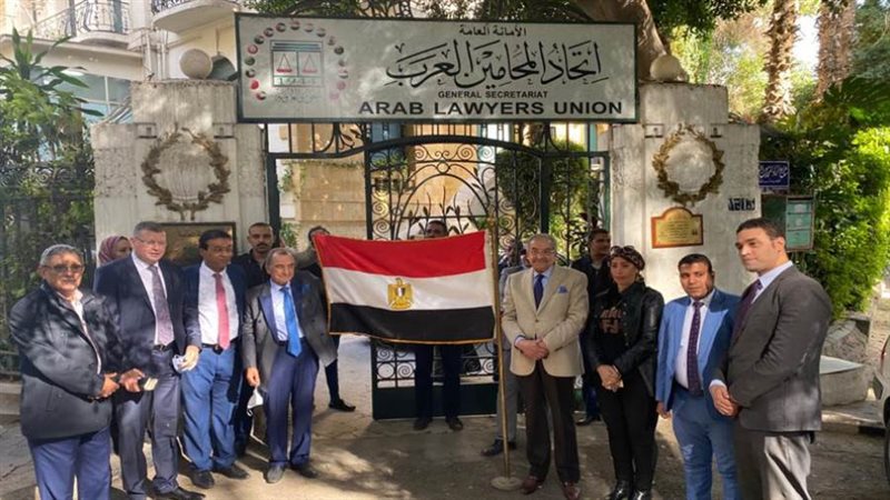 علم مصر على مدخل