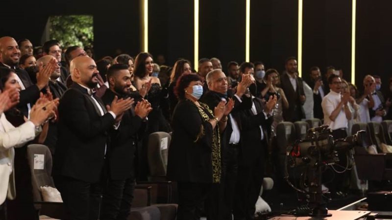 وزيرة الثقافة خلال