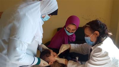 الكشف على ١٢٨٨ مريضا فى قافلة طبية علاجية مجانية بالبحيرة