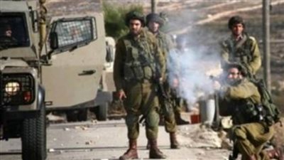 إصابة طفل فلسطيني بالرصاص الحي و4 شبان خلال مواجهات مع الاحتلال الإسرائيلي