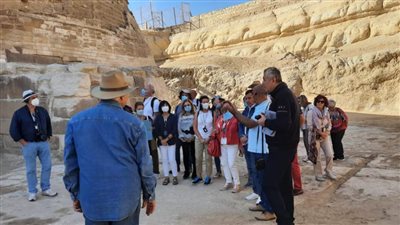 زاهي حواس يستقبل أول وفد إسباني بعد جائحة كورونا