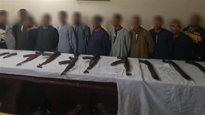 الشرطة تشن حملات أمنية مكبرة لضبط حائزي الأسلحة بقرى صدفا بأسيوط