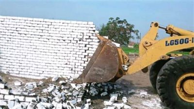 إزالة 5 حالات تعدٍّ علي الأراضي الزراعية بالحسينية