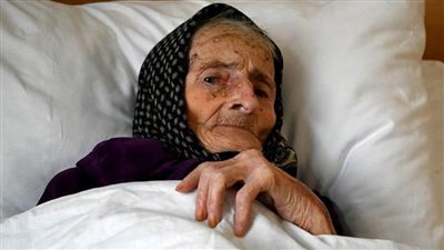 معمرة سنها 99 عامًا تقهر فيروس كورونا (صور)