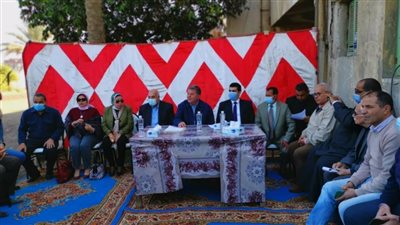 وزير قطاع الأعمال العام يشهد مزادا للقطن على 2219 قنطارا