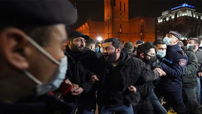 أرمينيا : المحتجون يمهلون رئيس الوزراء حتى الثلاثاء المقبل للرحيل