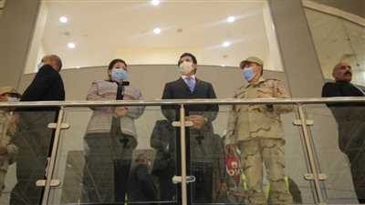وزير الشباب والرياضة يتفقد الصالة المغطاة ببرج العرب