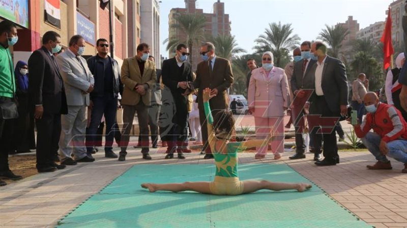 محافظ كفرالشيخ أثناء