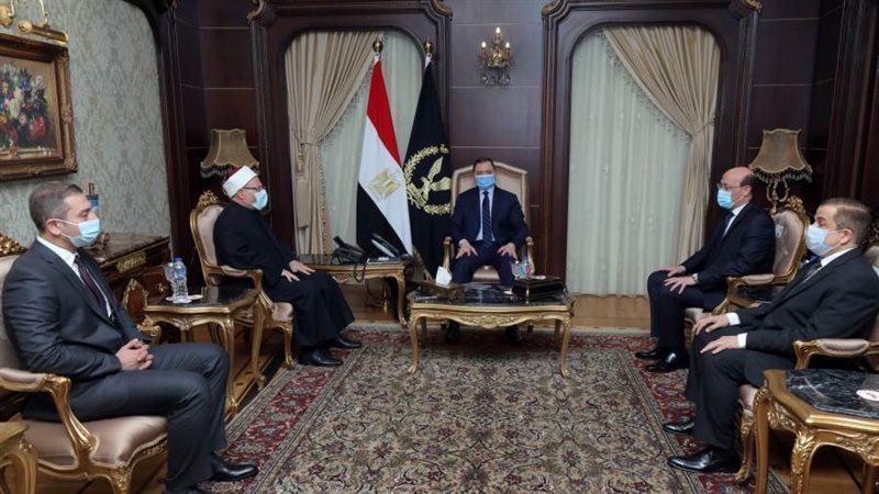 وزير الداخلية مع