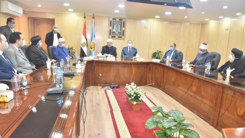 وزير الأوقاف يلتقي
