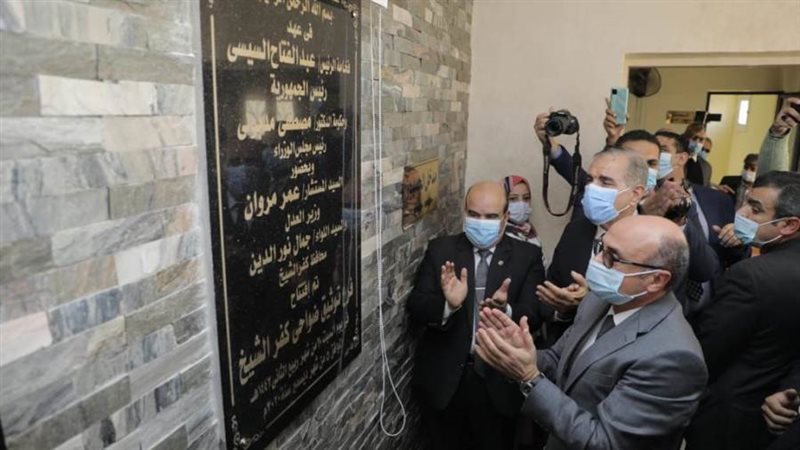 اثناء الافتتاح