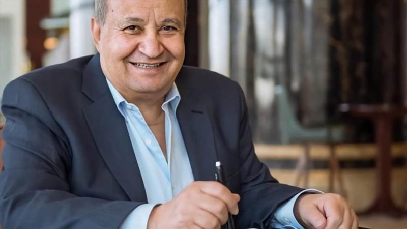 الكاتب الكبير وحيد