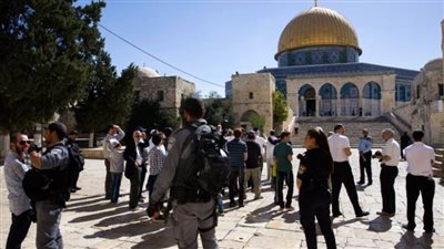 عشرات المستوطنين يقتحمون المسجد الأقصى