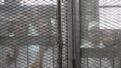 تأجيل محاكمة 10 متهمين في 