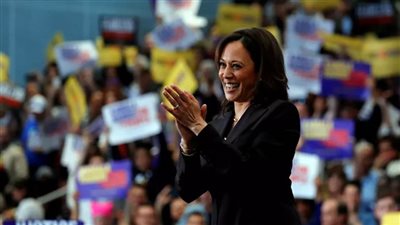 كامالا هاريس تدعو لارتداء زي خاص في يوم تنصيب الرئيس الجديد