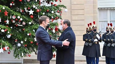الإليزيه يتزين بأشجار الكريسماس تزامنا مع زيارة الرئيس السيسي   