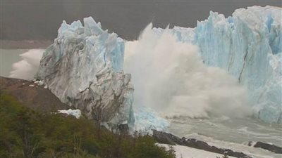 الإنهيارات الجليدية تقطع الكهرباء عن 3 آلاف منزل وإغلاق عشرات الطرق 