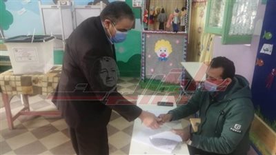 قيادات جامعة كفر الشيخ يدلون بأصواتهم فى 