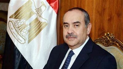 وزير الطيران يهنيء العاملين بمطار برج العرب بالحصول على شهادة تجديد الأيزو